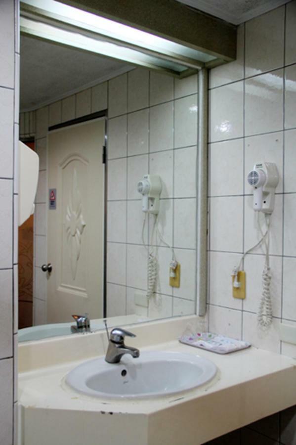 Persimmon Hotel Hsinchu stad Exteriör bild